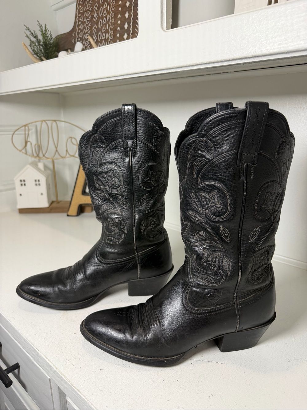 Ariat Women’s 7.5B Black Leather Western Cowboy Boots Embroidered